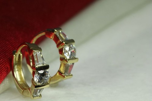 STERLING SILVER 10K GOLD PLATED HUGGIE HOOP CZ EARRINGS 3 CZ STNS EACH 15MX15M - Bild 2 von 6