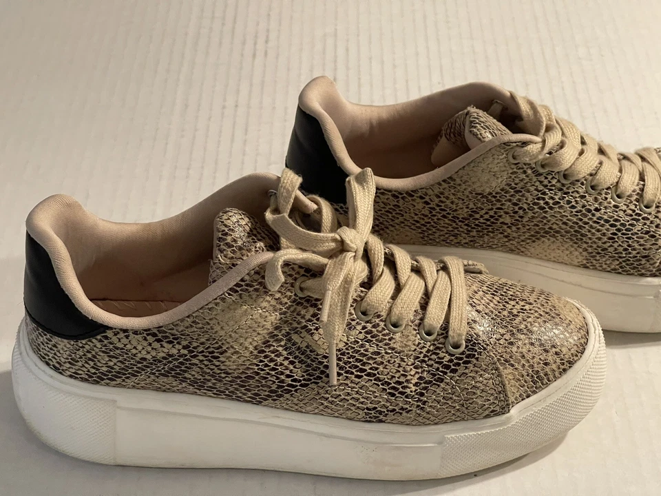 Tenis Qupid para mujer informales imitación piel de serpiente con cordones talla 8 1/2 Foto 3 de 4