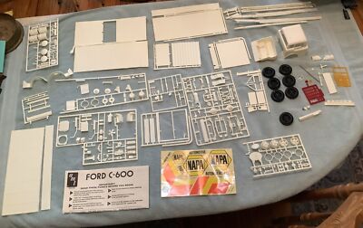 Maquette AMT Ford C-600 City Delivery - 1/25 - Kit Plastique Neuf - Réf T548