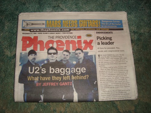 U2 PROVIDENCE PHOENIX GIORNALE NOV 2000 DUE SEZIONI BORDO BONO - Foto 2 di 2