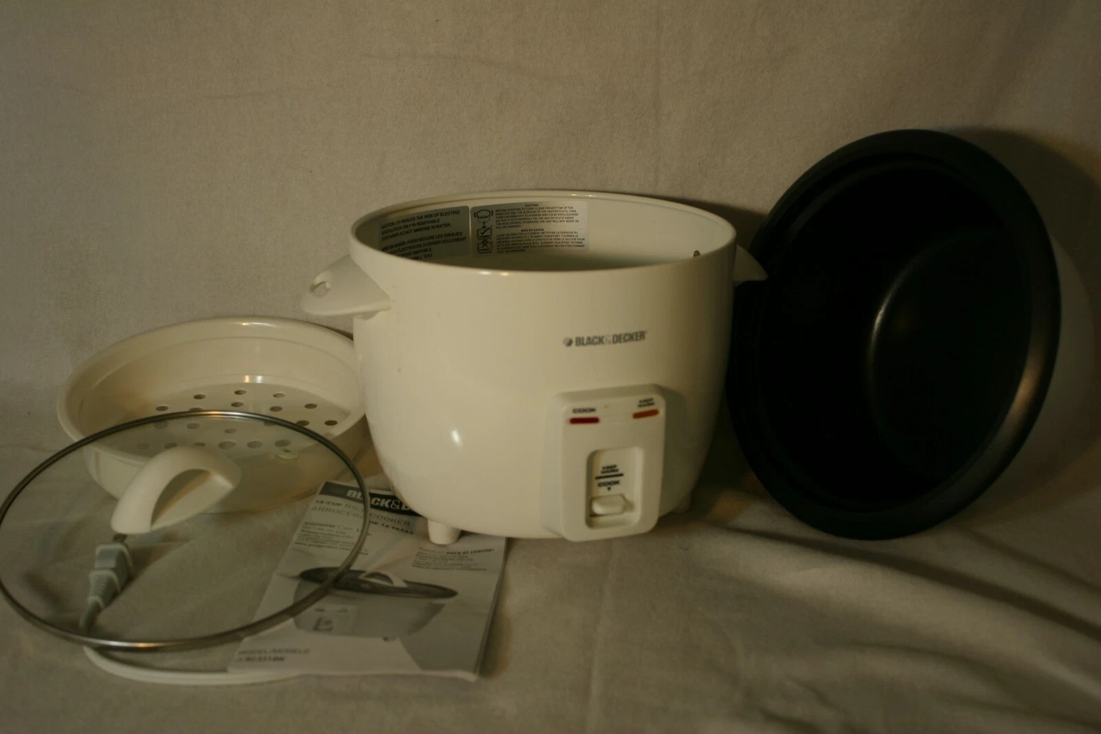 Black & Decker 14-cup Rice Cooker model RC3314W white used looks nice