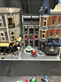 LEGO Assembly Square 10255 Preowned Disassembled Read Description