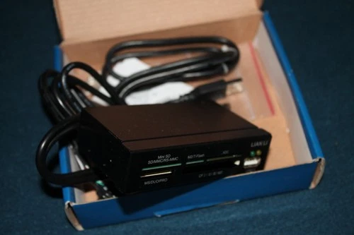 Lian Li Lian-Li NOS CR-36 Aluminium Card Reader Panel 3,5 Zoll #1