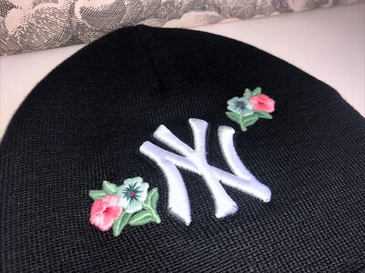 GUCCI x NY New York Yankees Black Flowers 100% Wool Beanie Hat Size:M (57) Rare GUCCI x NY New York Yankees Black Flowers 100% Wool Beanie  main image 2