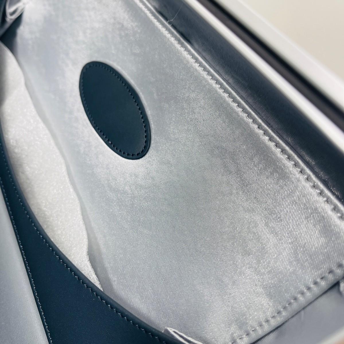 Limited to 5 NEW Zero Halliburton PC-XGR Aluminum Purse Case Limited to 5 NEW Zero Halliburton PC-XGR Aluminum Purse Case