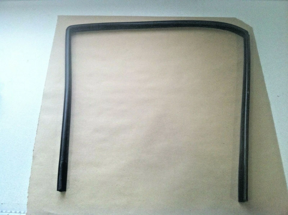 1985-1992 MERCEDES-BENZ 300E W124 ~ LEFT REAR DOOR WINDOW SEAL ~ A1247350025 - Image 2 of 3