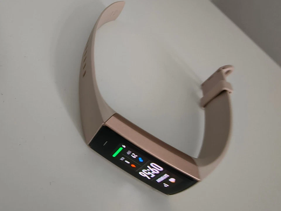 fitbit charge 4 tracker, 1x geladen und eingeschaltet aber unbenutzt - Bild 2 von 4