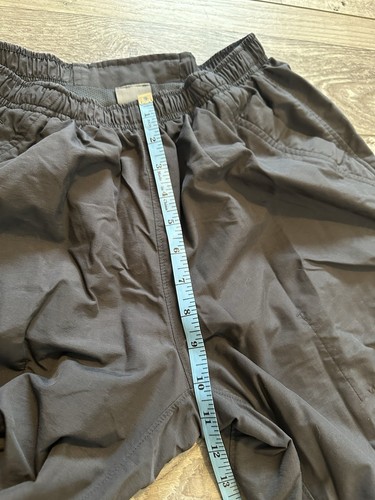 Vintage Nike Shorts Youth XL 18-20 Gray Nylon Embroidered Swoosh Pockets Logo - Picture 5 of 10
