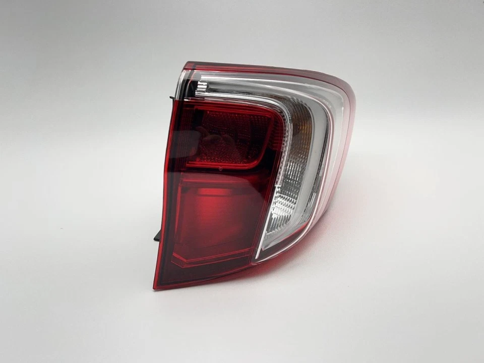 Luz trasera derecha Acura RDX 2016-2018 montada en cuarto 3,5 L a AWD 89 K - base - 63076 Foto 2 de 4