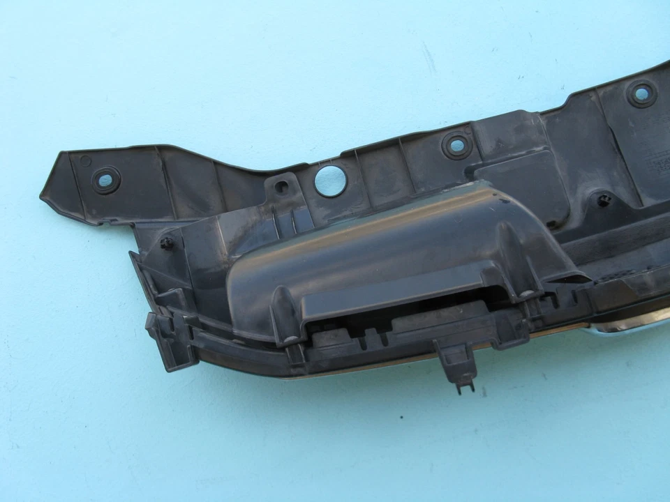 12 13 14 HONDA VISION ПЕРЕДНИЙ ВЕРХНИЙ БАМПЕР РЕШЕТКА ЛОГОТИП ХРОМ СИНИЙ Б/У OEM - Изображение 2 из 4