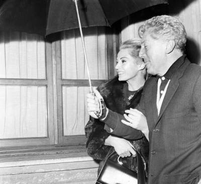 Italian director Dino Risi and Swedish-born Italian actress Anita - Old Photo 1