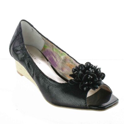 AK Anne Klein Women's Horray Wedge,Black,6 M US