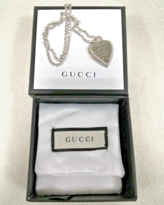 Gucci Omnia Amor Amantibus Engraved Heart Necklace Pendant Gucci Omnia Amor Amantibus Engraved Heart Necklace Pendant