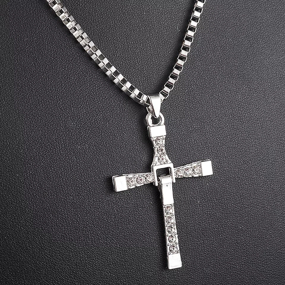 COLLANA CROCE DOMINIC TORETTO FAST FURIOUS CIONDOLO VIN DIESEL STRASS ARGENTO - Immagine 2 di 4