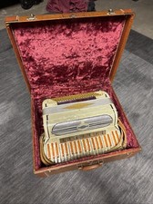 Vintage 1950's Italy VERONA ARTISTE Accordion. Great Condition 