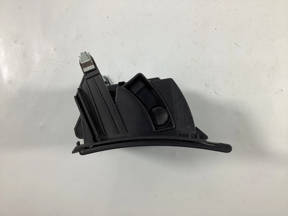 Cenicero Mercedes Benz C300 2011-2015 consola central trasera A2048100130 OEM. Foto 3 de 4