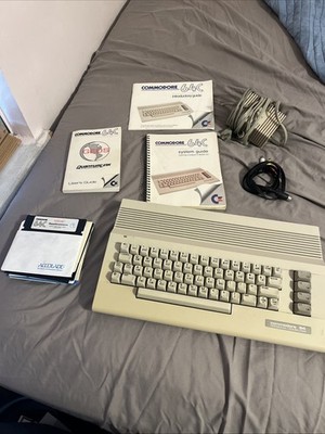 Commodore 64 C lot - System, Cables, Disks, Manuels,