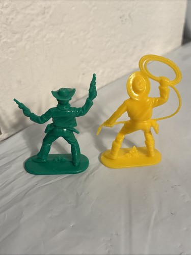Vintage Cowboy Plastic W.Germany Jean D8510Furth Lot Of 2 Green & Red - Picture 2 of 6