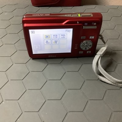 Nikon COOLPIX S200 7.1MP Red Camera 1GB SD Card Leather Case Wall