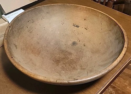 Antique Primitive Large Wooden Dough Bowl Lipped Rim - Picture 6 of 6