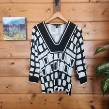 August Silk Pullover Top Black White Geo 3/4 Pleated Stretch Knit Blouse Size M
