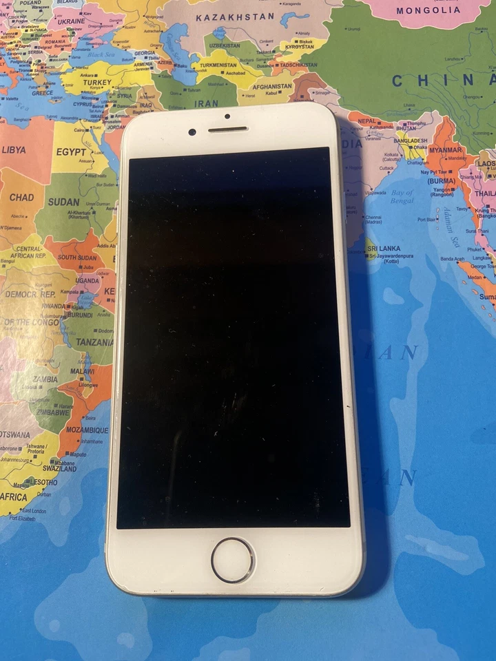 Apple iPhone 7 - 128GB - Argento (Sbloccato) - Immagine 2 di 2