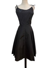 Abito svasato vintage anni 50 nero taffetà aderente vita bassa rosso crinolina 26,5” con pin up 