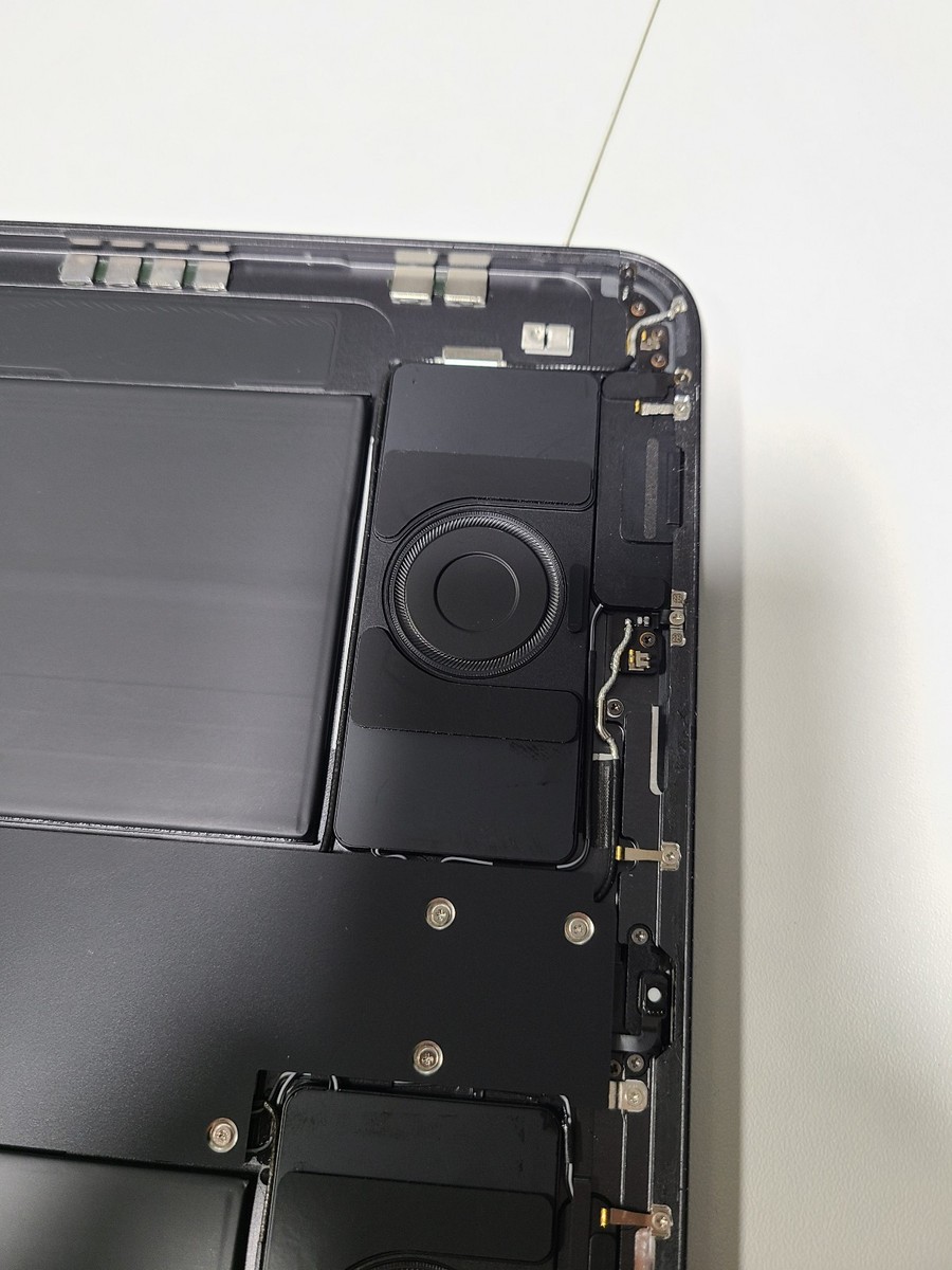 Apple iPad Pro 13 in M4 2024 A2926 Logic-Board Complete housing