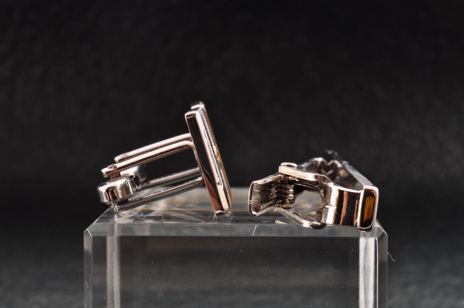 Near mint tie pins and  cufflinks "Mario valentino" gold and silver color case. thumbnail 6