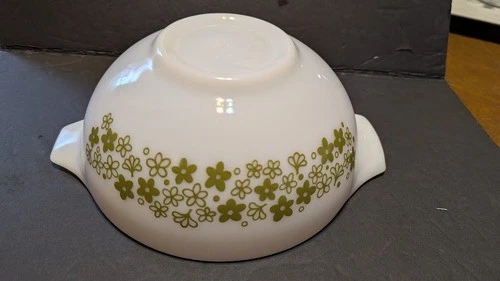 PYREX CRAZY DAISY 443   2 1/2 QUART BOWL       EXC  USED COND