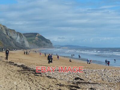 FOTO CHARMOUTH STRAND VERSCHIEDENE AKTIVITÄTEN AN EINEM SCHÖNEN HERBSTNACHMITTAG; FOSSI
