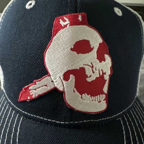 ATLANTA BRAVES RETRO ALTERNATE CHIEF NOC-A-HOMA SKULL LOGO TRUCKER SNAPBACK HAT