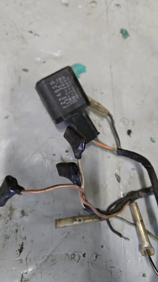 Arnés de cableado OEM SUZUKI GSXR750 1988-1990 36610-17C01 Foto 2 de 4