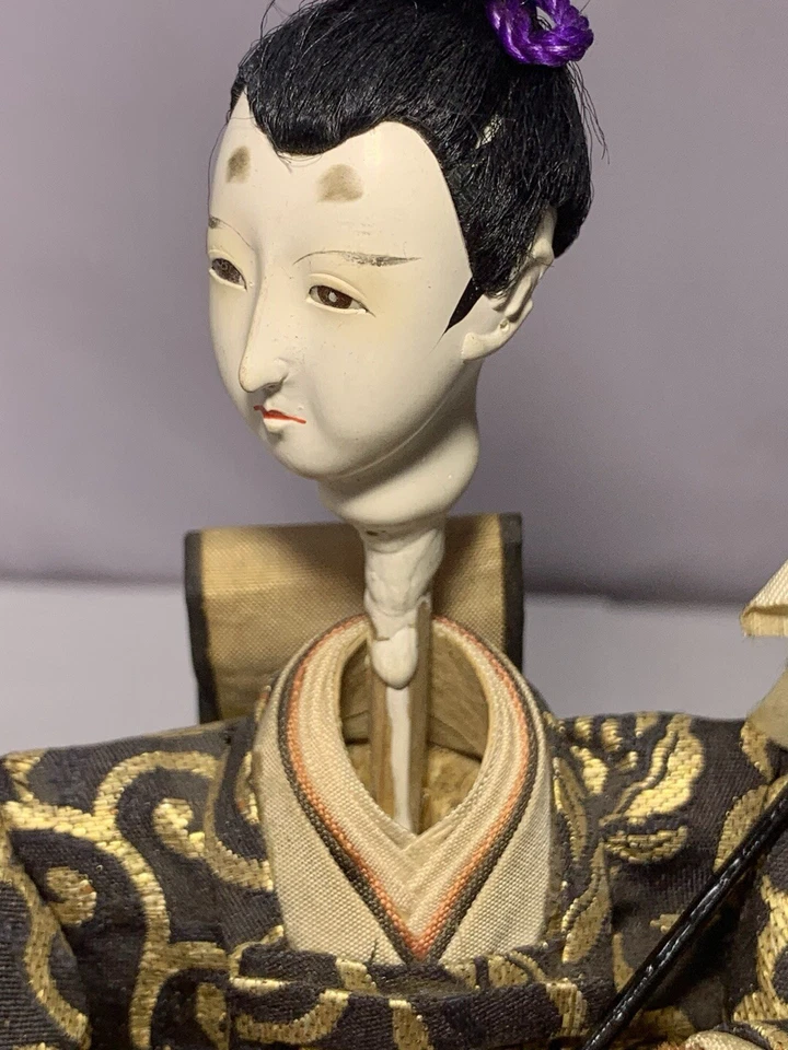 Antigua muñeca samurai japonesa Hina Ningyo Gofun de madera con arma Foto 4 de 4