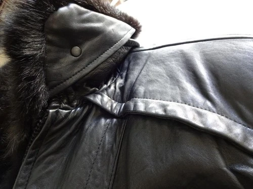 VINTAGE ANDREW MARC BLACK LEATHER THICK GENUINE FUR LINED/COLLAR BOMBER JACKET S image 11