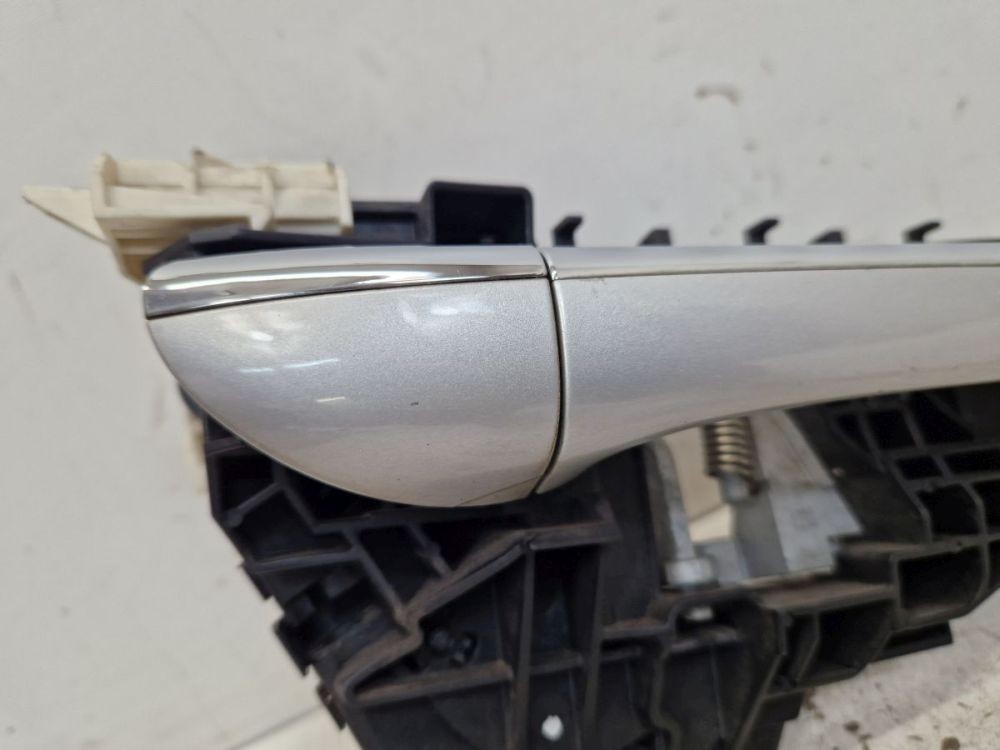 Door Handle Front Right outside 761 Polar Silver - Metallic Fits for thumbnail 3