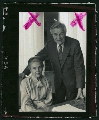 Photo:Gunnar and Alva Myrdal, portrait, posed at a desk