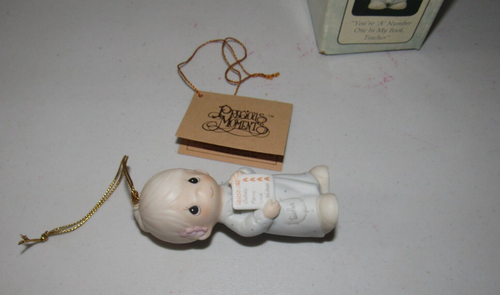ENESCO NOBLE MOMENTS "DU BIST DIE LEHRERIN NUMMER EINS" PORZELLAN ORNAMENT ZUM AUFHÄNGEN - Bild 6 von 6