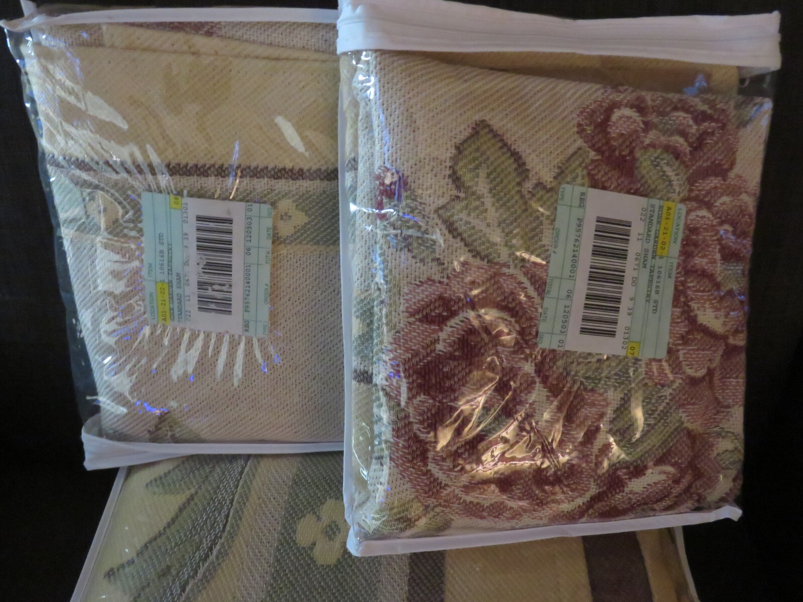 DOMESTICATIONS HOME FASHIONS MACHINE EMBROIDERED QUEEN QUILT MADE IN