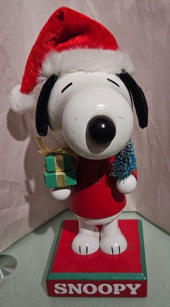 2023 hobby lobby peanuts SNOOPY CHRISTMAS SANTA NUTCRACKER grupo