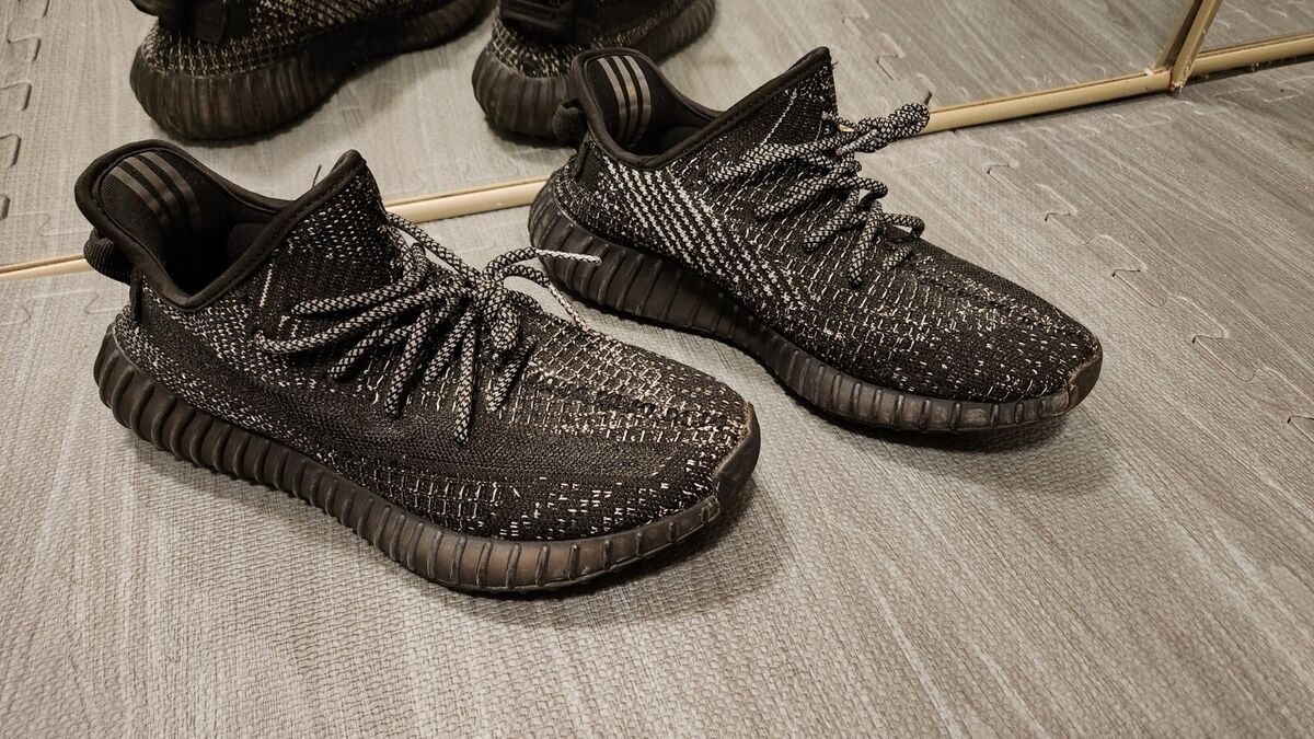 Adidas Yeezy Boost 350 V2 Black Reflective mens 8.5 779001 Adidas Yeezy Boost 350 V2 Black Reflective mens 8.5 779001