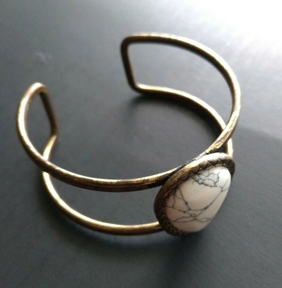 Brazalete cabujón Howlite blanco Foto 2 de 4