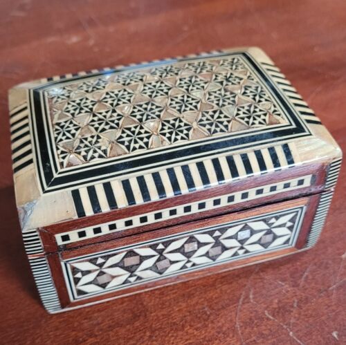 Vintage wood trinket chest jewelry box Mother Of Pearl inlay  - Picture 1 of 5