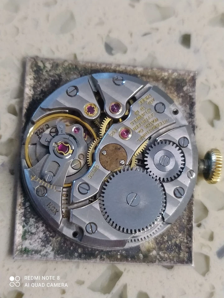 Movimiento IWC Schaffhausen Cal C.422 con esfera y corona y manecillas funcionando Foto 3 de 4