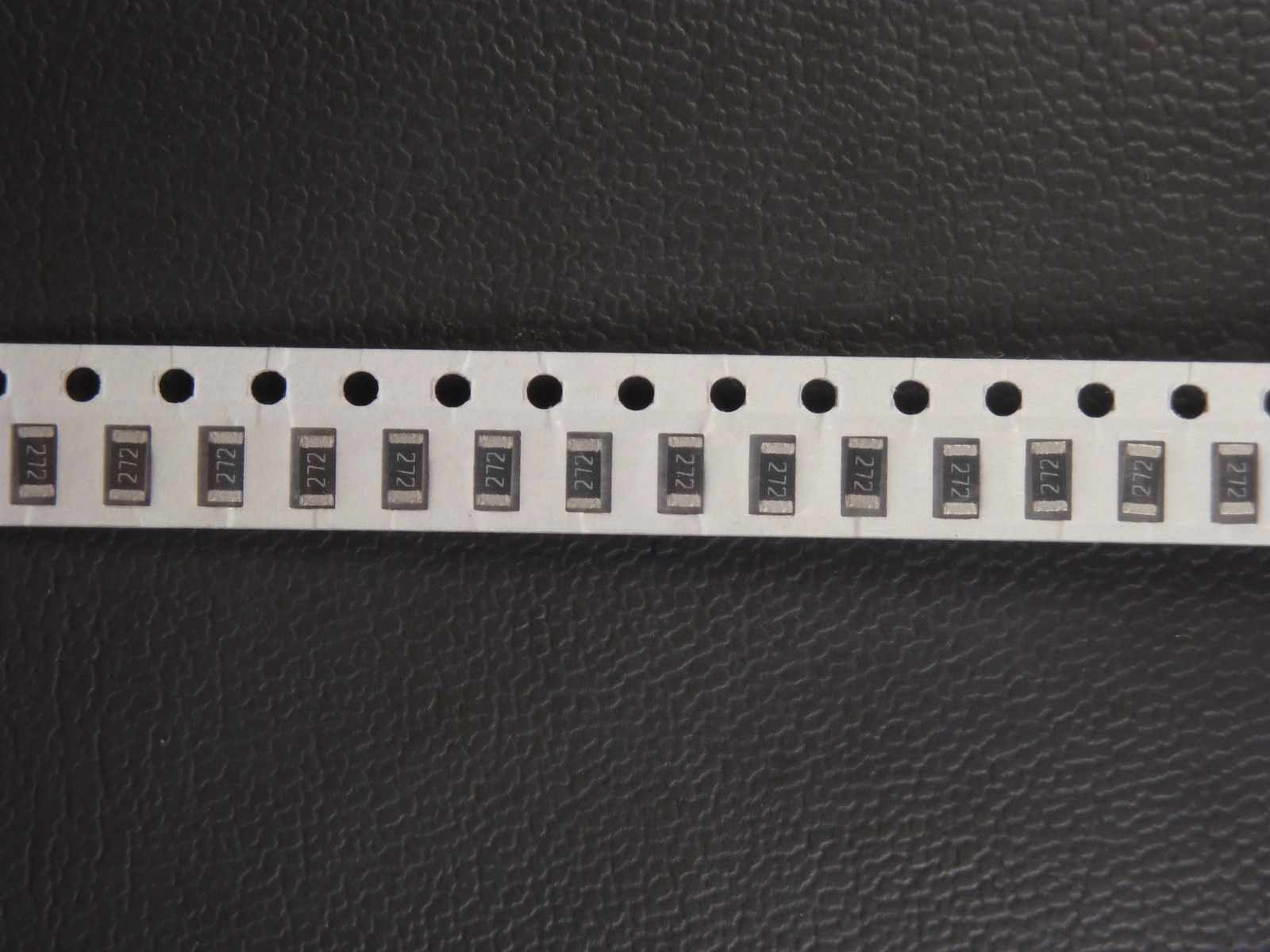 Lot of 250 RK73B2BTTD272J KOA Chip Resistor 2.7k Ohm 250mW 1/4W 5 1206