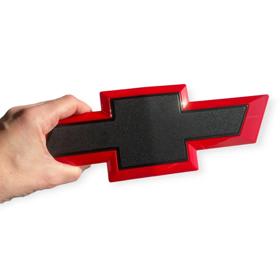 Chevrolet Silverado parrilla pajarita emblema negro rojo 1500 2500HD 3500HD 2014-2019 Foto 2 de 4