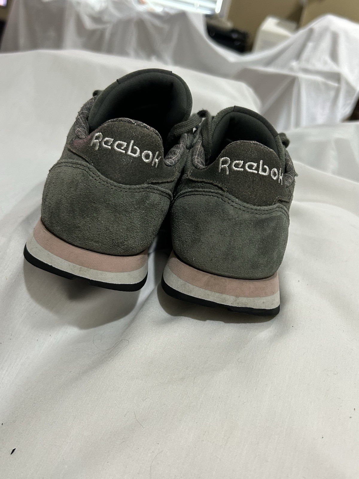 Reebok Women's Classic Sneaker Size 9 thumbnail 11