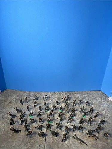 MARX MINIATURE BATTLEGROUND PLAYSET G I’s Marines Sands Of IWO JIMA Large Lot