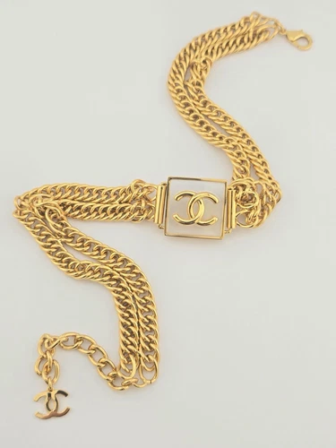 Girocollo Chanel CC Coco oro quadrato con ciondolo 2023