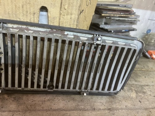 1998-2000 VOLVO 70 SERIES SEDAN UPPER GRILLE ASSEMBLY OEM 1998-2000 - Picture 10 of 24